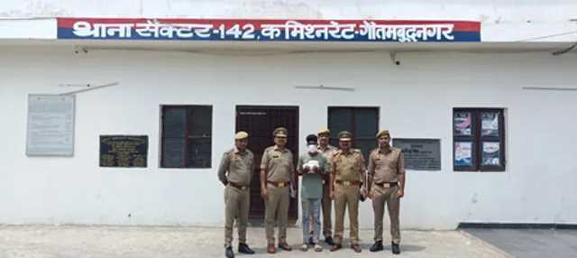 नोएडा में गांजा-शराब तस्करी में शामिल तीन गिरफ्तार, मादक पदार्थ बरामद